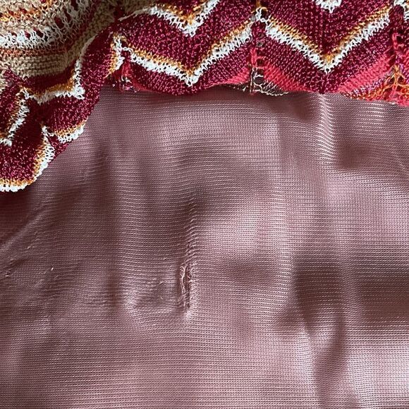 Italian Multicolor Knit Skirt with Covered Elastic Waistband and Scalloped Hem. - Picture 5 of 9